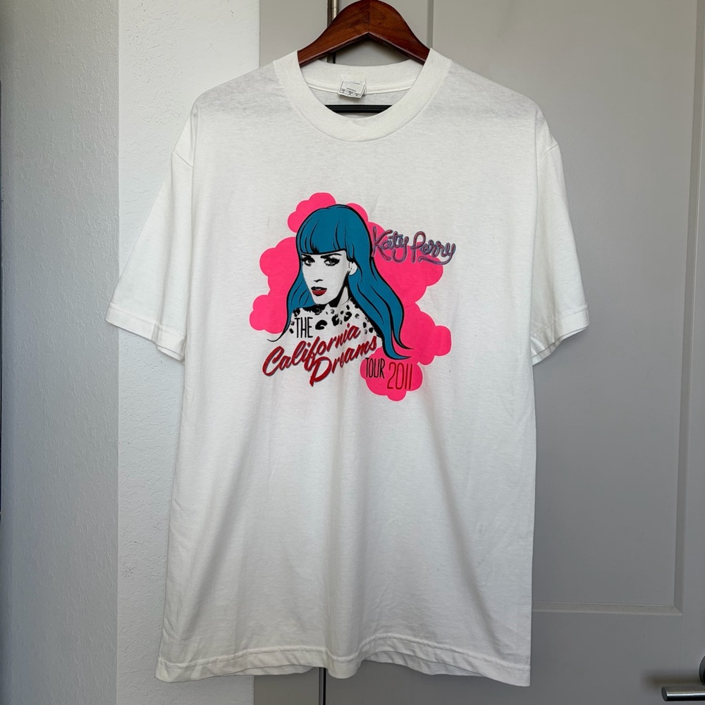 KATY PERRY THE CALIFORNIA DREAMS 2011 TOUR GRAPHIC T-SHIRT WHITE WOMEN'S LARGE